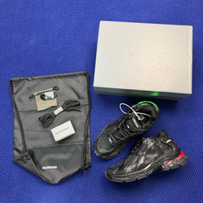 此配色贵130!VG巴黎世家巴黎 7代Runner 发光LED灯鞋💡多彩灯光自带电池可充电!该有的材料配 此配色贵130!VG巴黎世家巴黎 7代Runner 发光LED灯鞋💡多彩灯光自带电池可充电!该有的材料配