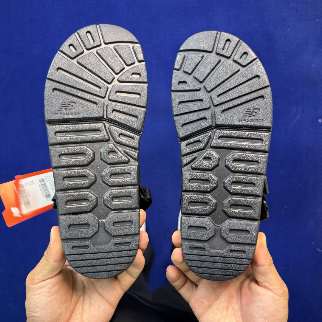 NB凉鞋 黑武士 尺码36-44New Balance Caravan ulti 防滑 舒适 运动凉鞋