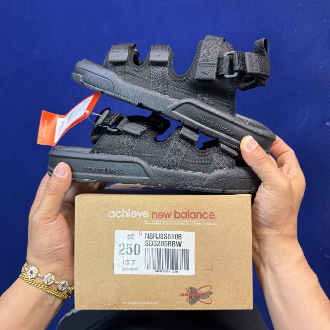 NB凉鞋 黑武士 尺码36-44New Balance Caravan ulti 防滑 舒适 运动凉鞋