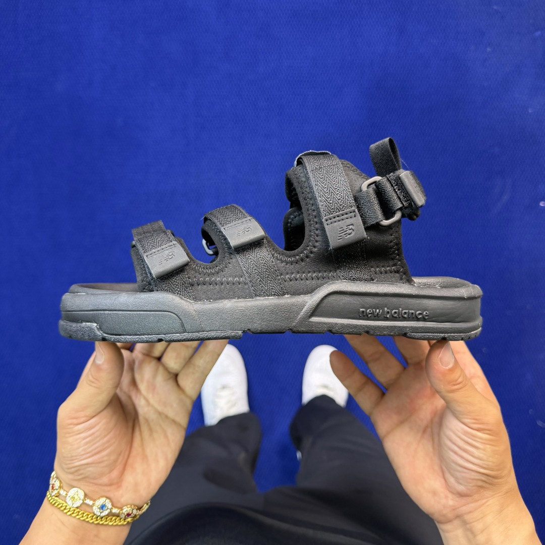 NB凉鞋 黑武士 尺码36-44New Balance Caravan ulti 防滑 舒适 运动凉鞋