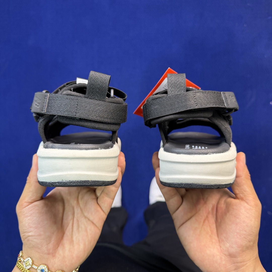 NB凉鞋 黑武士 尺码36-44New Balance Caravan ulti 防滑 舒适 运动凉鞋