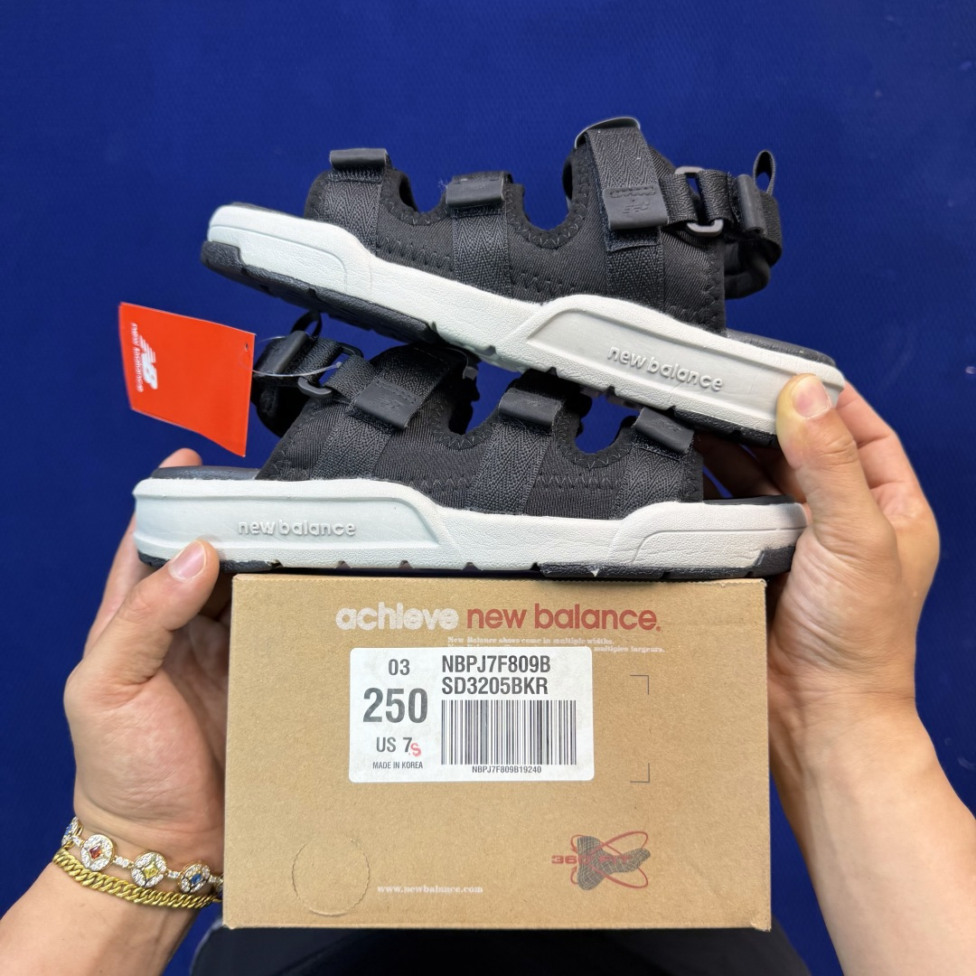 NB凉鞋 黑武士 尺码36-44New Balance Caravan ulti 防滑 舒适 运动凉鞋