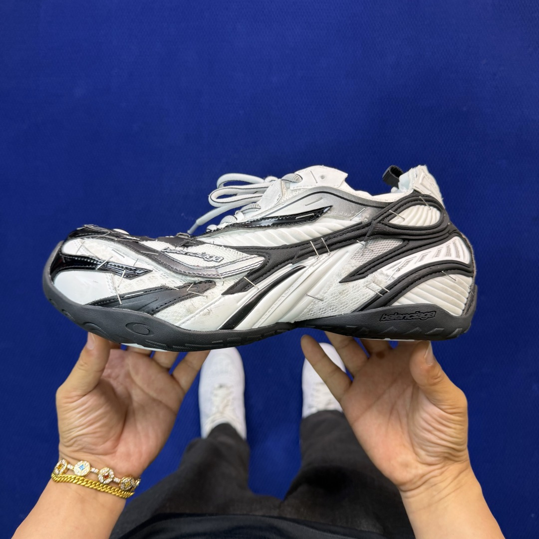 纯原生产线出品 Balenciaga 巴黎世家 订书钉 23代 Soleless 圆头系带 低帮鞋面主体