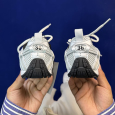 Balenciaga巴黎世家 25代Radar 圆头系带 做旧效果 低帮 生活休闲鞋 男款货号:WSTE Balenciaga巴黎世家 25代Radar 圆头系带 做旧效果 低帮 生活休闲鞋 男款货号:WSTE