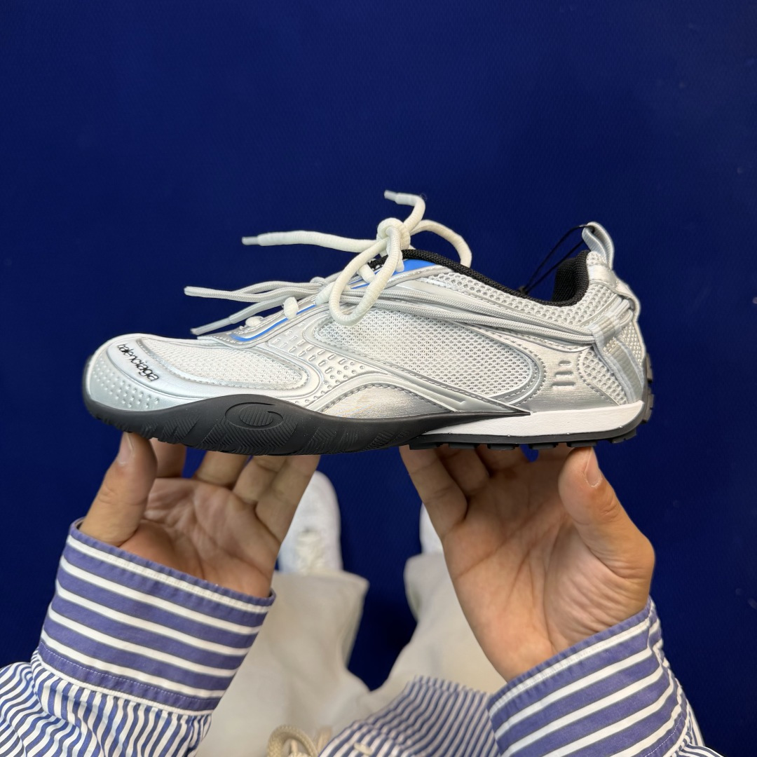 Balenciaga巴黎世家 25代Radar 圆头系带 做旧效果 低帮 生活休闲鞋 男款货号：WSTE
