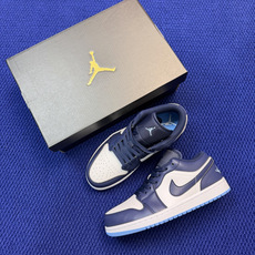 主推价格优势私DF版 顶级性价比低帮!第182色:蓝白Air Jordan AJ1 Low 低帮系列鞋型 主推价格优势私DF版 顶级性价比低帮!第182色:蓝白Air Jordan AJ1 Low 低帮系列鞋型
