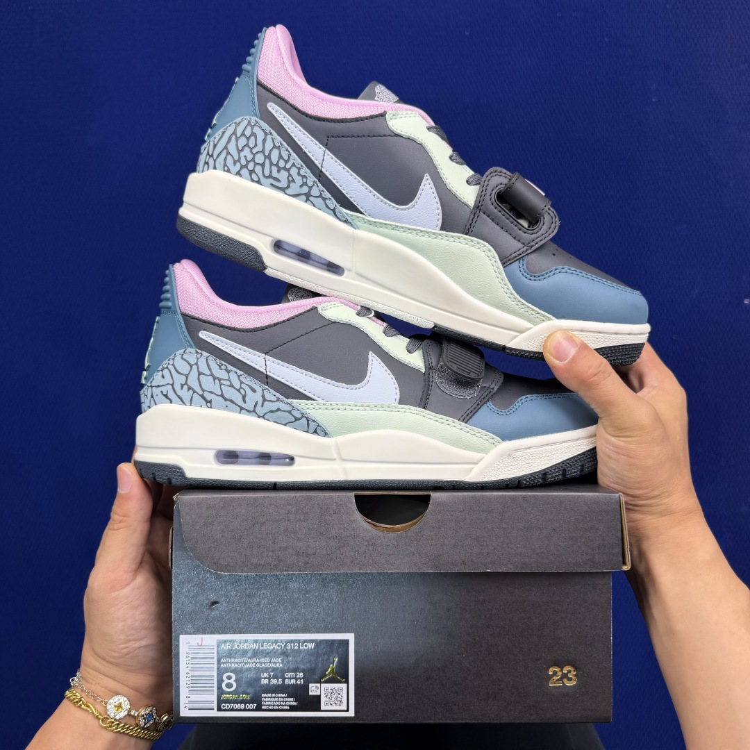 aj312系列 第105色！低帮 黑白蓝粉货号:CD7069-007 尺码:36-46带半码
