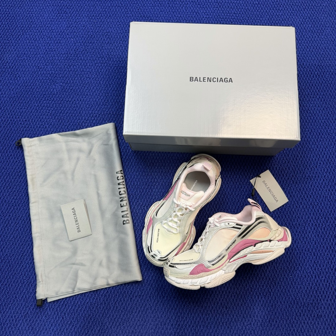 Balenciaga巴黎世家 Triple S .2 粉色货号：WTR2G6800尺码：35 36 37
