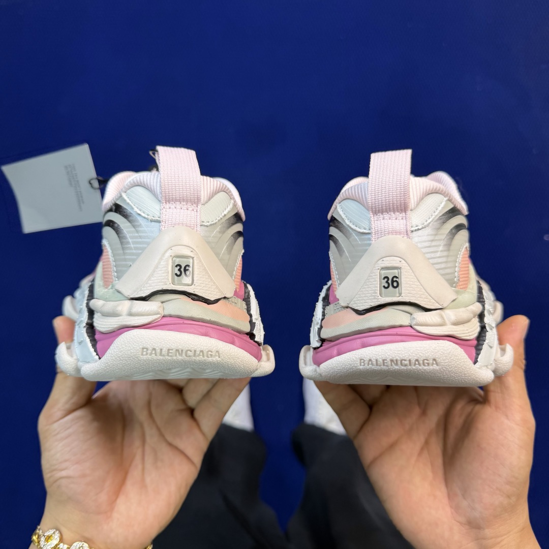 Balenciaga巴黎世家 Triple S .2 粉色货号：WTR2G6800尺码：35 36 37