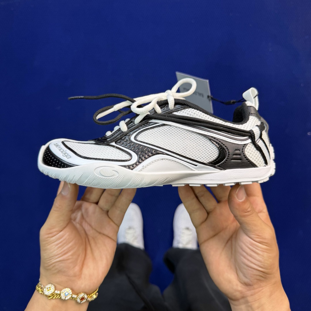 Balenciaga巴黎世家 25代Radar 圆头系带 做旧效果 低帮 生活休闲鞋 男款货号：WSTE