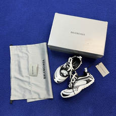 Balenciaga巴黎世家 25代Radar 圆头系带 做旧效果 低帮 生活休闲鞋 男款货号:WSTE Balenciaga巴黎世家 25代Radar 圆头系带 做旧效果 低帮 生活休闲鞋 男款货号:WSTE