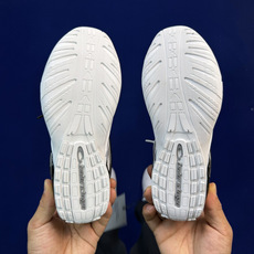 Balenciaga巴黎世家 25代Radar 圆头系带 做旧效果 低帮 生活休闲鞋 男款货号:WSTE Balenciaga巴黎世家 25代Radar 圆头系带 做旧效果 低帮 生活休闲鞋 男款货号:WSTE