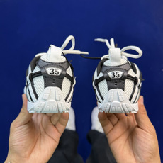 Balenciaga巴黎世家 25代Radar 圆头系带 做旧效果 低帮 生活休闲鞋 男款货号:WSTE Balenciaga巴黎世家 25代Radar 圆头系带 做旧效果 低帮 生活休闲鞋 男款货号:WSTE