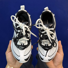 Balenciaga巴黎世家 25代Radar 圆头系带 做旧效果 低帮 生活休闲鞋 男款货号:WSTE Balenciaga巴黎世家 25代Radar 圆头系带 做旧效果 低帮 生活休闲鞋 男款货号:WSTE