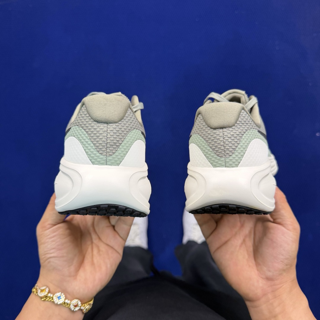 大厂纯原1:1！Nike REVOLUTION 8 跑步鞋公司级 第1色:灰绿货号：HJ9198-300