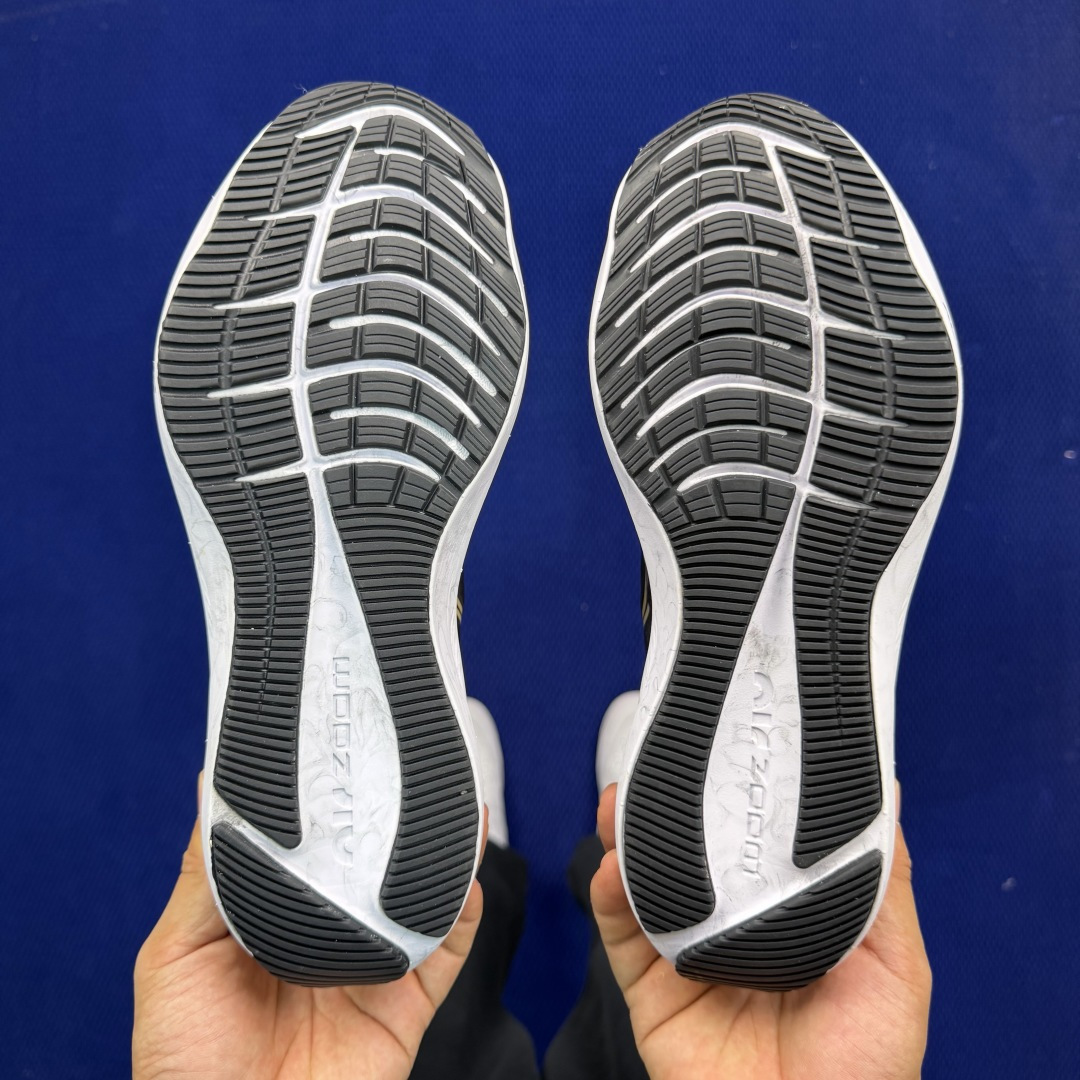 大厂纯原1:1！Nike Zoom Winflo 8 跑步鞋公司级 第3色: 黑白金钩货号：CW3419