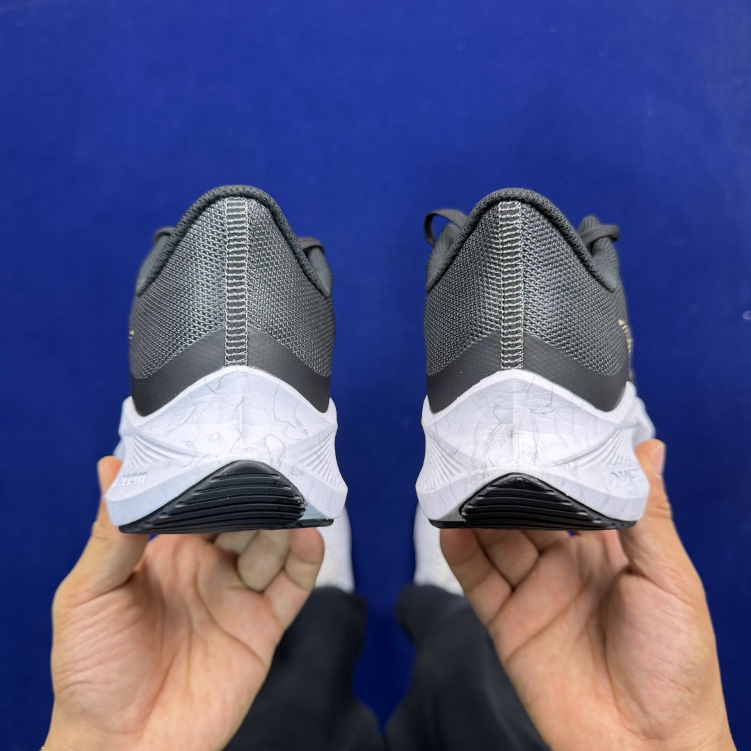 大厂纯原1:1！Nike Zoom Winflo 8 跑步鞋公司级 第3色: 黑白金钩货号：CW3419