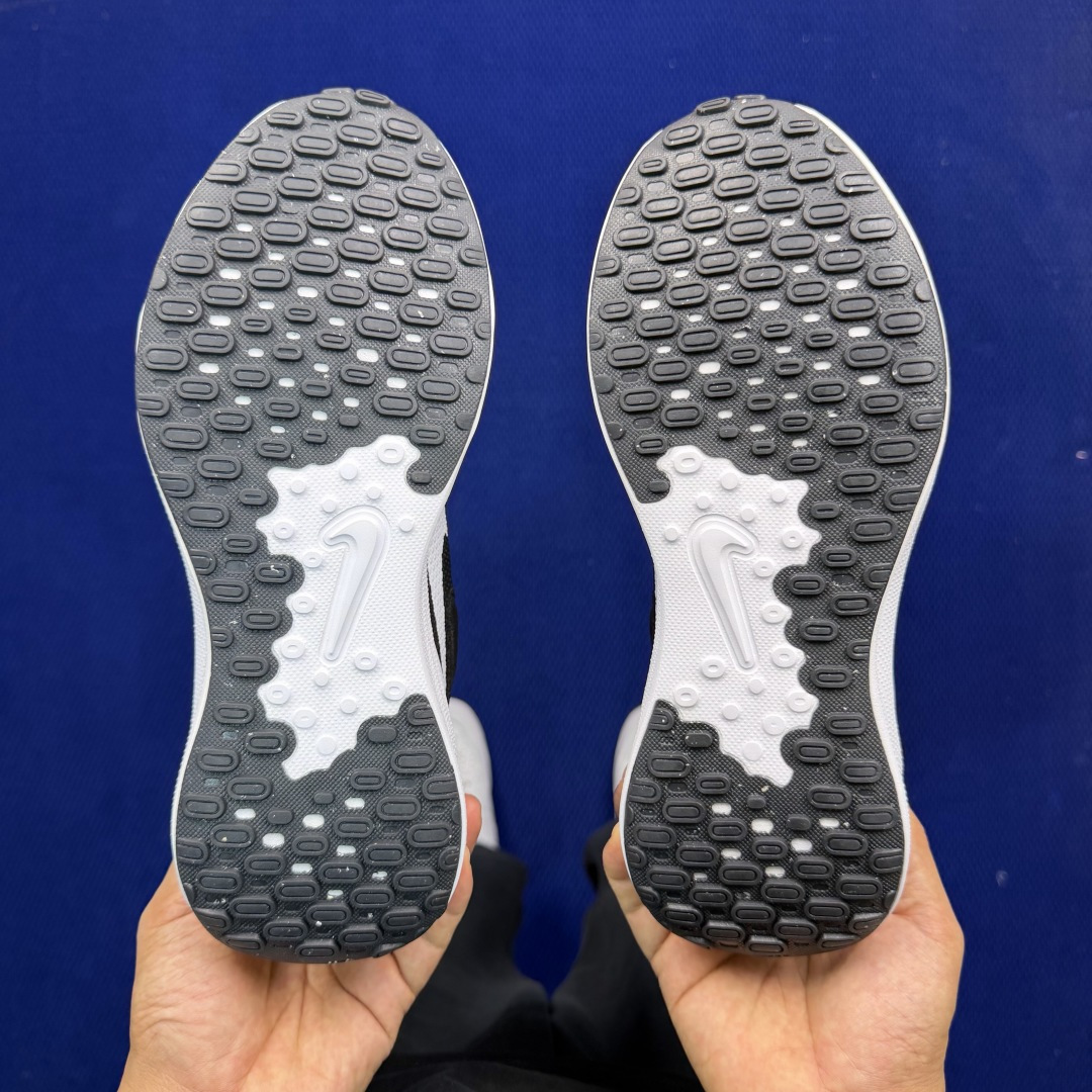 大厂纯原1:1！Nike REVOLUTION 7 跑步鞋公司级 第2色:黑白货号：FB2207-001