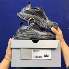Balenciaga巴黎世家 Triple S .2 Gradient该有的材料配置、做工工艺和配套配件 Balenciaga巴黎世家 Triple S .2 Gradient该有的材料配置、做工工艺和配套配件