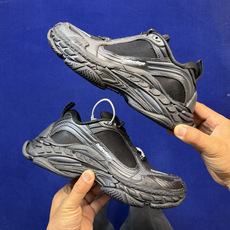 Balenciaga巴黎世家 Triple S .2 Gradient该有的材料配置、做工工艺和配套配件 Balenciaga巴黎世家 Triple S .2 Gradient该有的材料配置、做工工艺和配套配件