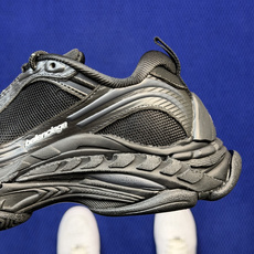 Balenciaga巴黎世家 Triple S .2 Gradient该有的材料配置、做工工艺和配套配件 Balenciaga巴黎世家 Triple S .2 Gradient该有的材料配置、做工工艺和配套配件