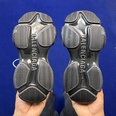 Balenciaga巴黎世家 Triple S .2 Gradient该有的材料配置、做工工艺和配套配件 Balenciaga巴黎世家 Triple S .2 Gradient该有的材料配置、做工工艺和配套配件