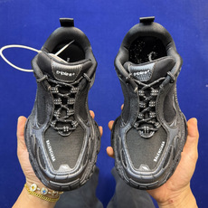 Balenciaga巴黎世家 Triple S .2 Gradient该有的材料配置、做工工艺和配套配件 Balenciaga巴黎世家 Triple S .2 Gradient该有的材料配置、做工工艺和配套配件