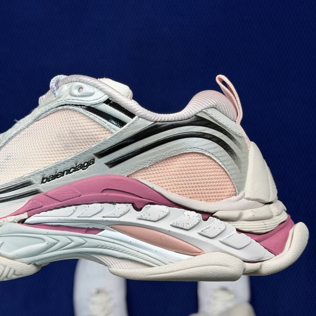 Balenciaga巴黎世家 Triple S .2 Gradient 该有的材料配置、做工工艺和配套配