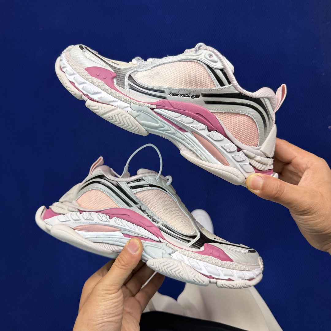 Balenciaga巴黎世家 Triple S .2 Gradient 该有的材料配置、做工工艺和配套配