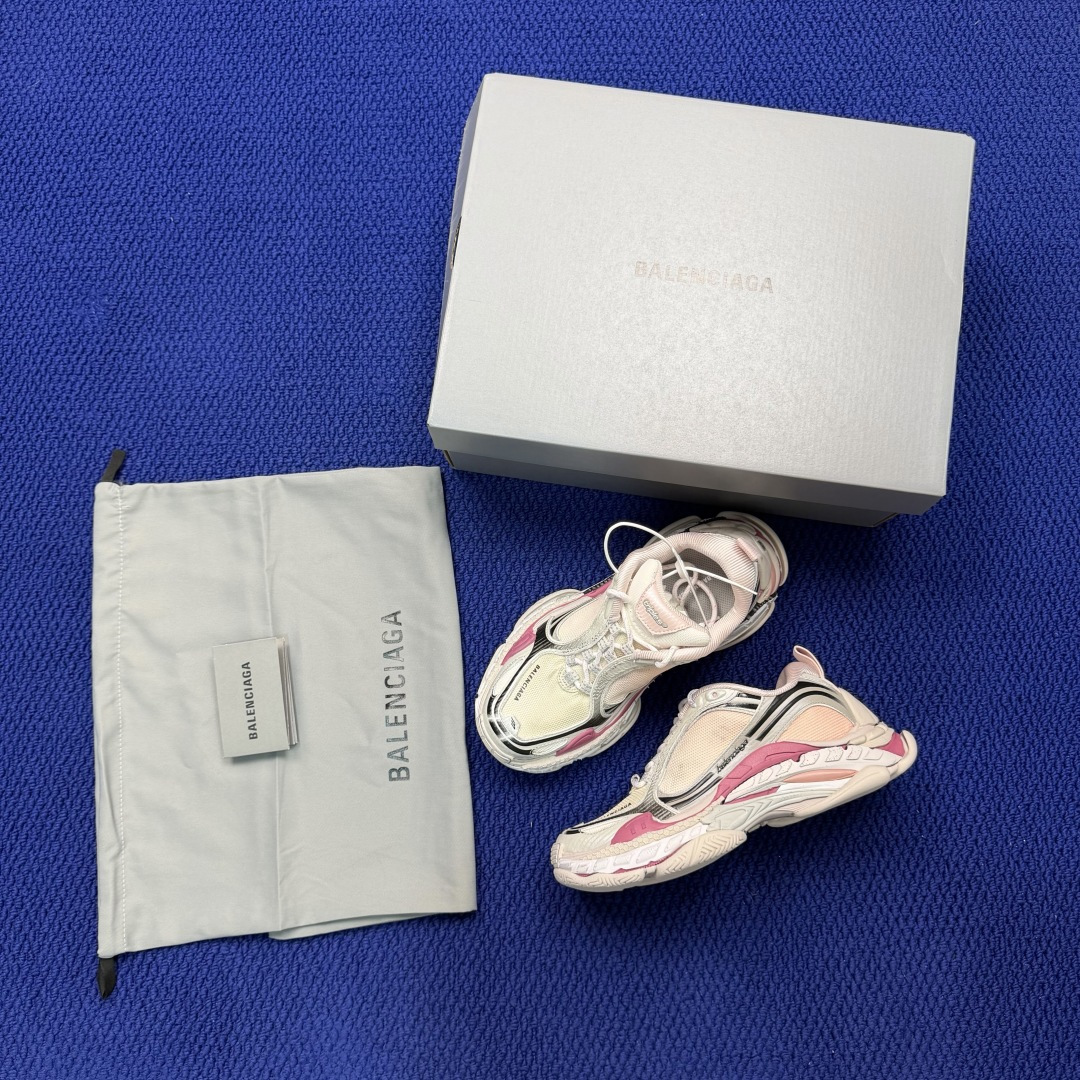 Balenciaga巴黎世家 Triple S .2 Gradient 该有的材料配置、做工工艺和配套配