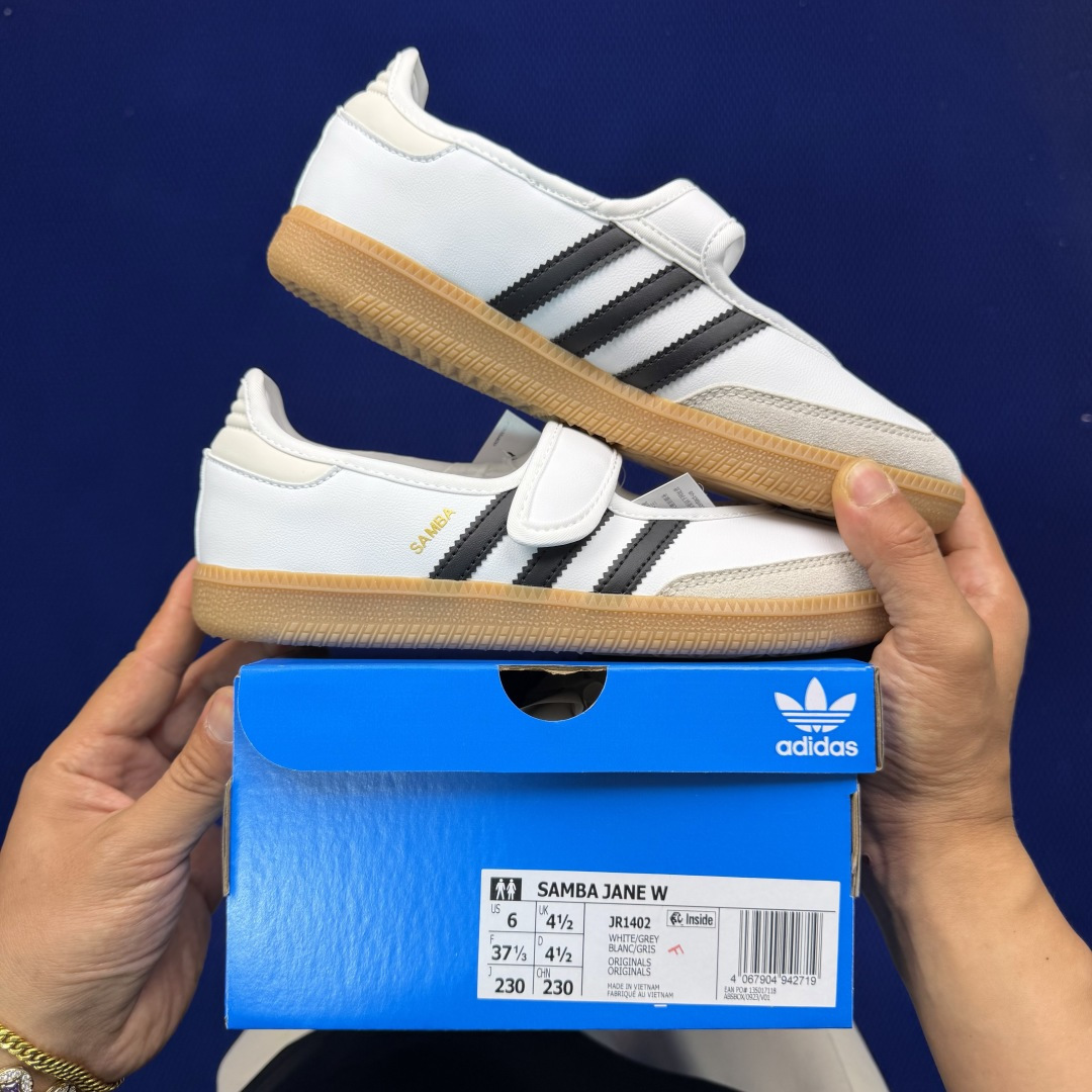 Adidas Originals Samba Jane 桑巴德训 玛丽珍舞鞋货号：JR1402 白色尺码