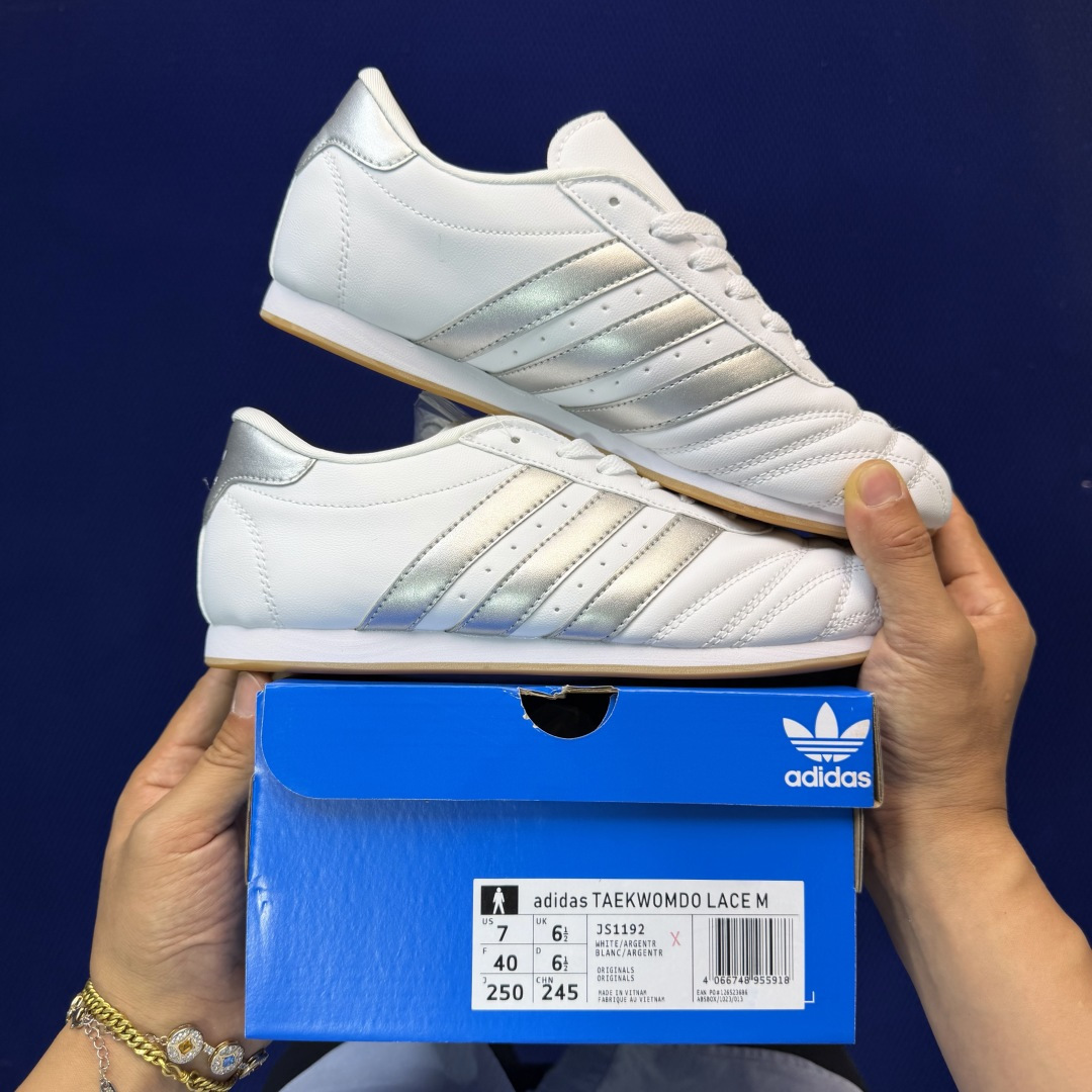 adidas originals Taekwondo 跆拳道训练鞋第5色:白银色JS1192 尺码：36