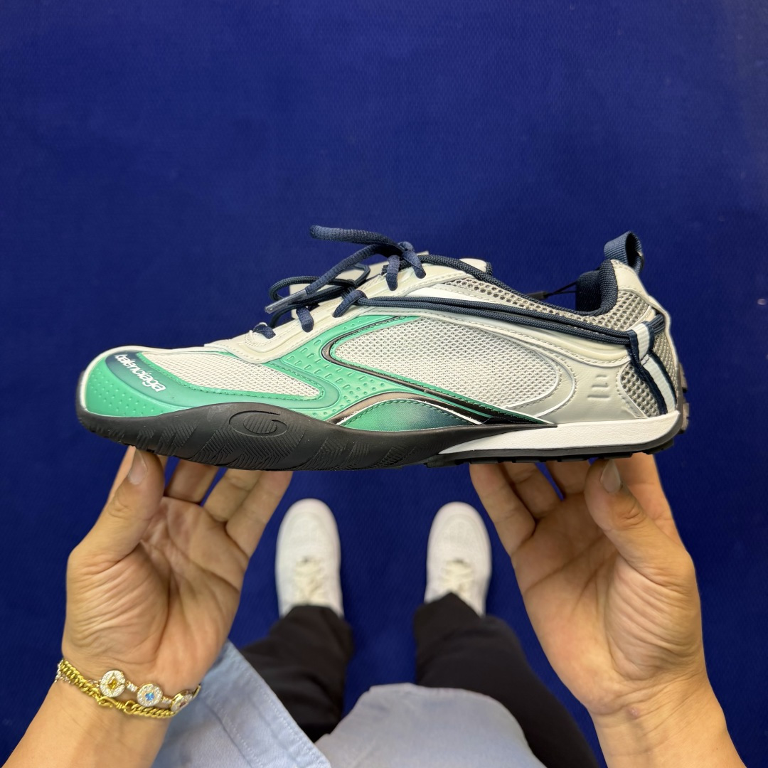 Balenciaga巴黎世家 25代Radar 圆头系带 做旧效果 低帮 生活休闲鞋 男款货号： WST