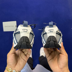 Balenciaga巴黎世家 25代Radar 圆头系带 做旧效果 低帮 生活休闲鞋 男款货号: WST Balenciaga巴黎世家 25代Radar 圆头系带 做旧效果 低帮 生活休闲鞋 男款货号: WST