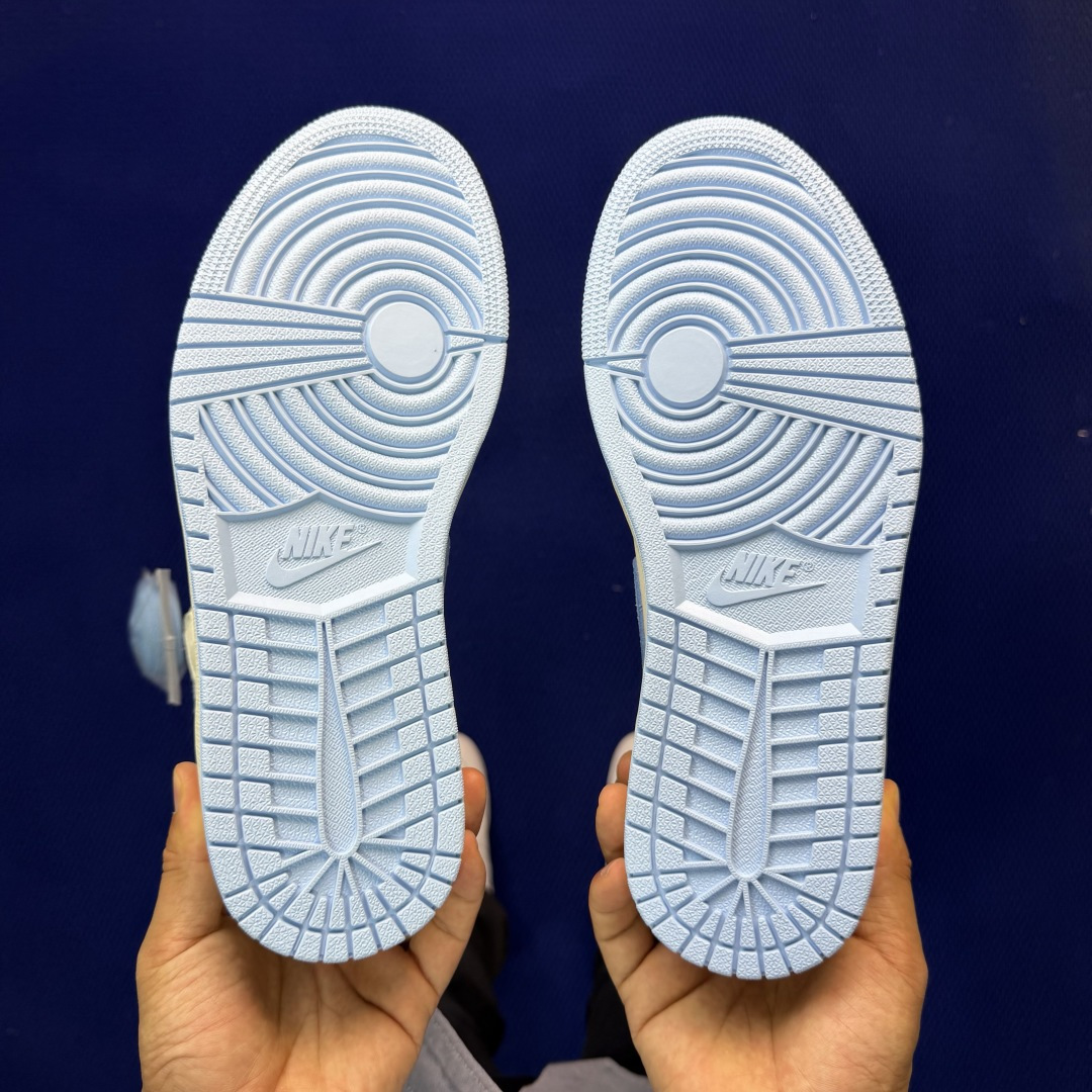 性价比头层aj1高帮！长期补货Nike Air Jordan 1 high第52色: 麂皮蓝色货号：FD