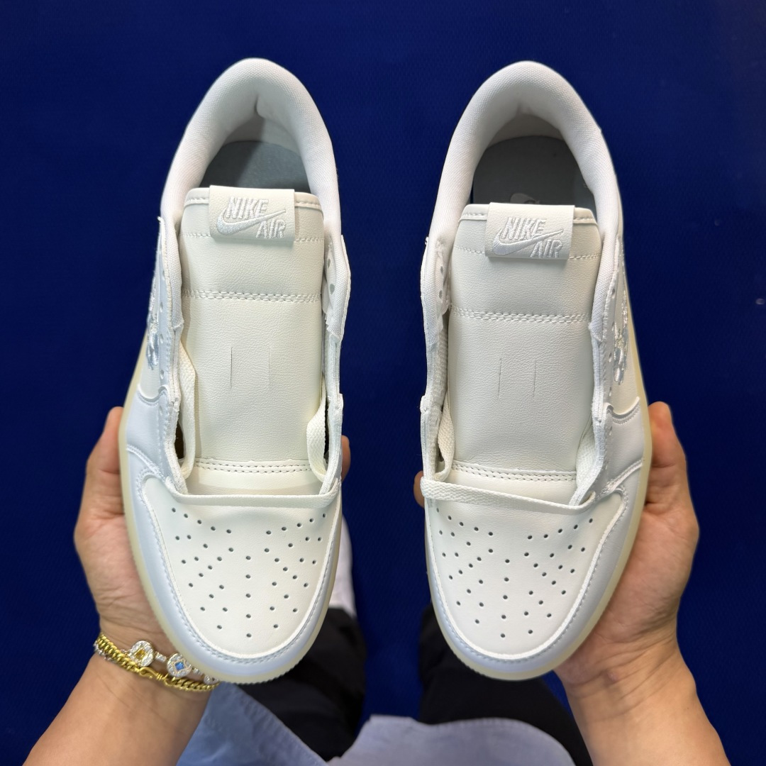 性价比头层aj1！低帮第44色：白色刺绣花卉Nike Air Jordan 1 low 低帮货号：IF4
