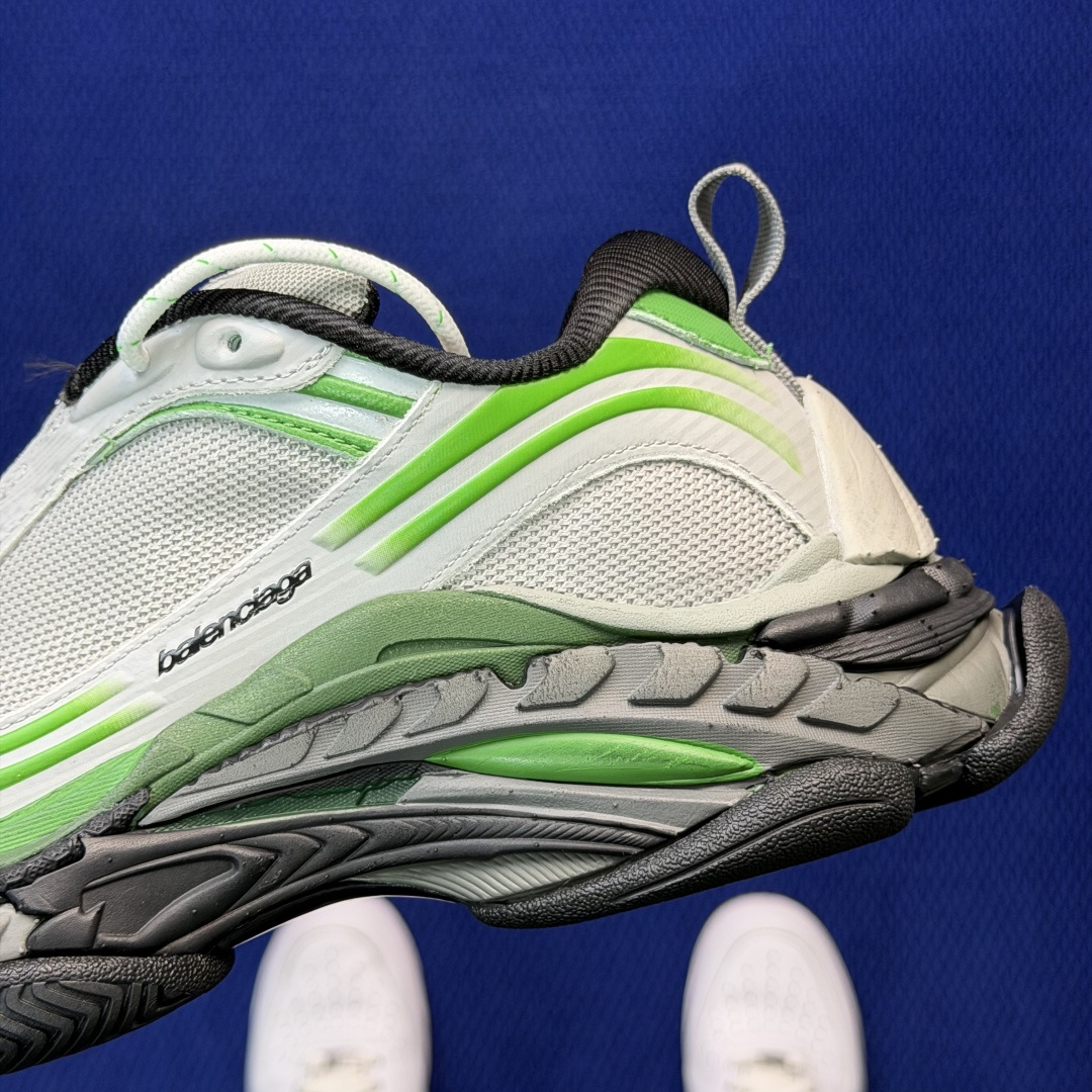 Balenciaga巴黎世家 Triple S .2 Gradient该有的材料配置、做工工艺和配套配件