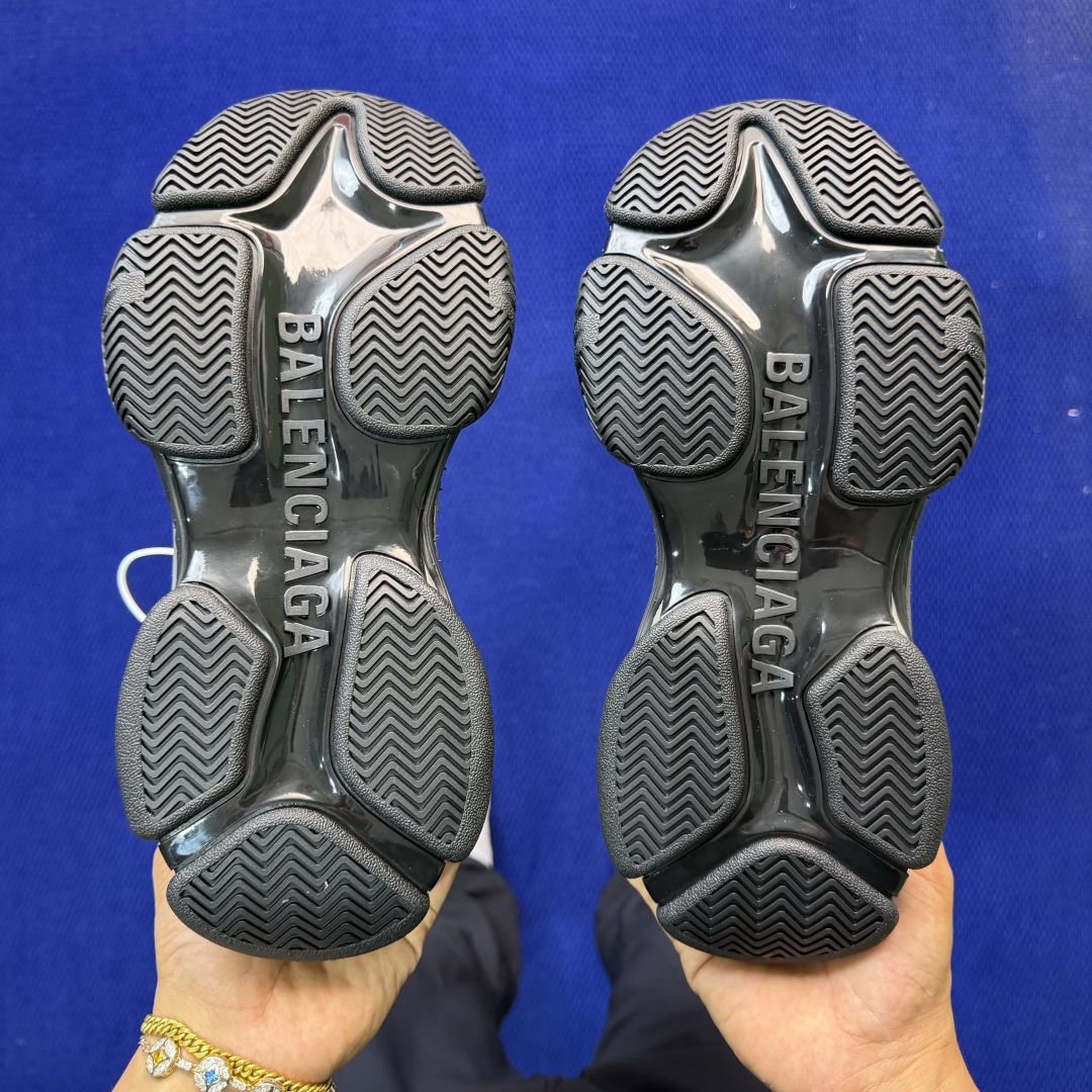 Balenciaga巴黎世家 Triple S .2 Gradient该有的材料配置、做工工艺和配套配件