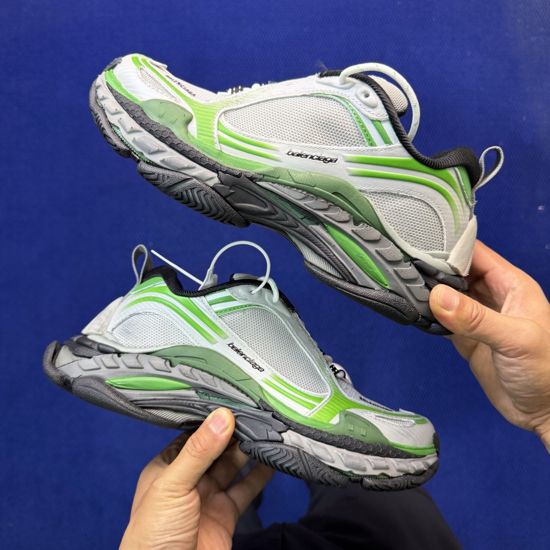 Balenciaga巴黎世家 Triple S .2 Gradient该有的材料配置、做工工艺和配套配件