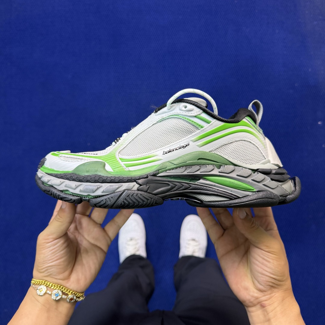 Balenciaga巴黎世家 Triple S .2 Gradient该有的材料配置、做工工艺和配套配件