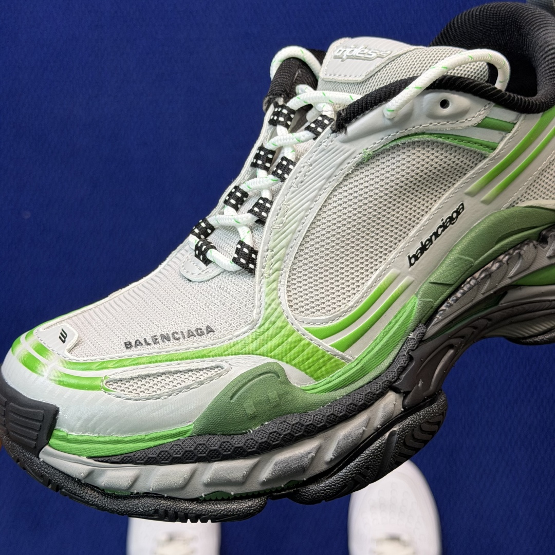 Balenciaga巴黎世家 Triple S .2 Gradient该有的材料配置、做工工艺和配套配件