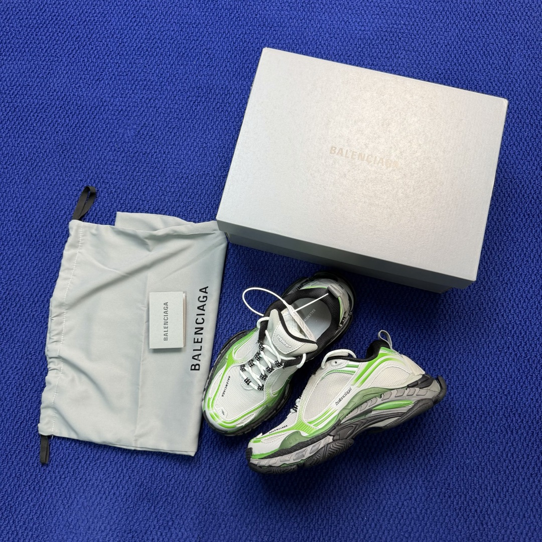 Balenciaga巴黎世家 Triple S .2 Gradient该有的材料配置、做工工艺和配套配件