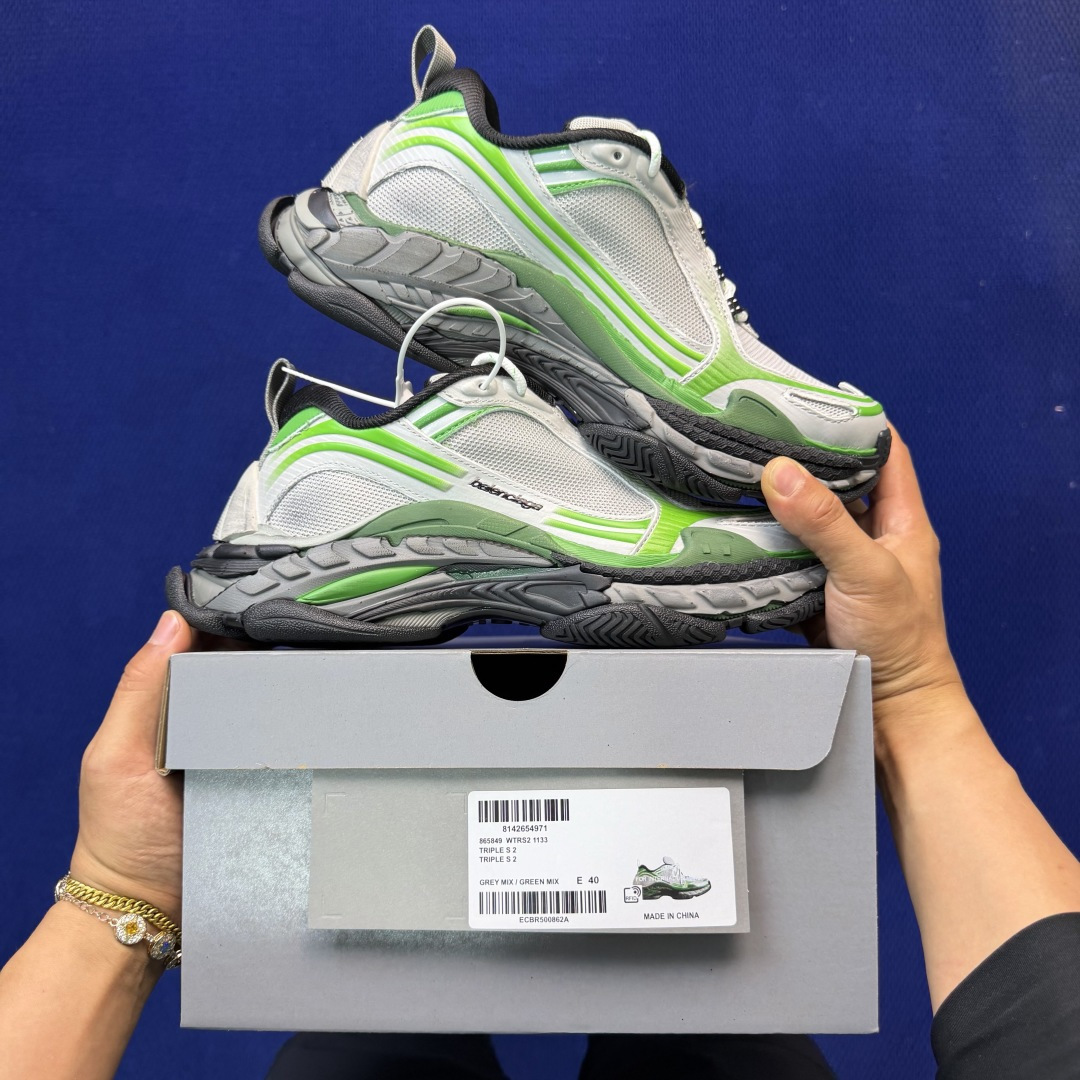 Balenciaga巴黎世家 Triple S .2 Gradient该有的材料配置、做工工艺和配套配件