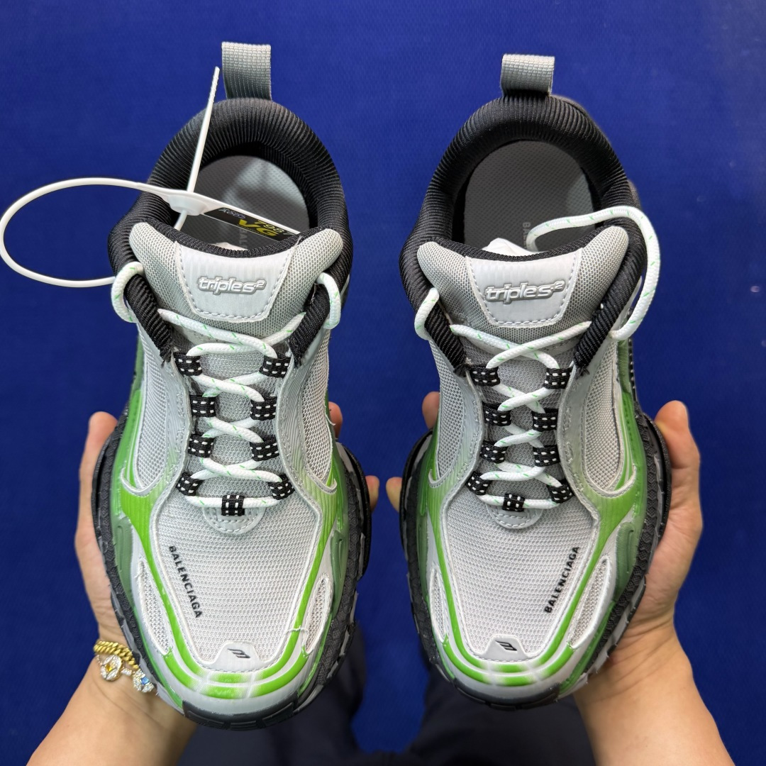 Balenciaga巴黎世家 Triple S .2 Gradient该有的材料配置、做工工艺和配套配件