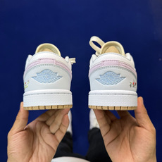 主推价格优势私DF版 顶级性价比低帮!第187色:蘑菇🍄白刺绣Air Jordan AJ1 Low 低帮 主推价格优势私DF版 顶级性价比低帮!第187色:蘑菇🍄白刺绣Air Jordan AJ1 Low 低帮