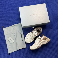 Balenciaga巴黎世家 Triple S .2 Gradient该有的材料配置、做工工艺和配套配件 Balenciaga巴黎世家 Triple S .2 Gradient该有的材料配置、做工工艺和配套配件