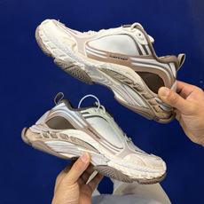 Balenciaga巴黎世家 Triple S .2 Gradient该有的材料配置、做工工艺和配套配件 Balenciaga巴黎世家 Triple S .2 Gradient该有的材料配置、做工工艺和配套配件