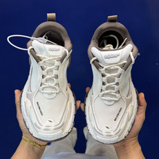 Balenciaga巴黎世家 Triple S .2 Gradient该有的材料配置、做工工艺和配套配件 Balenciaga巴黎世家 Triple S .2 Gradient该有的材料配置、做工工艺和配套配件