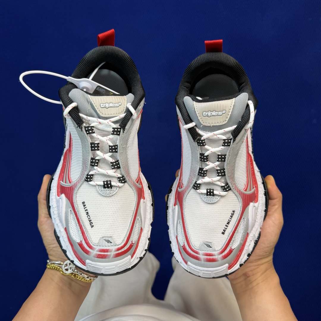 Balenciaga巴黎世家 Triple S .2 Gradient该有的材料配置、做工工艺和配套配件