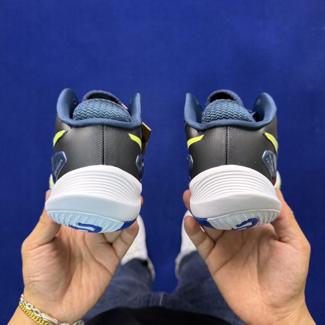 亚瑟士中帮排球🏐训练鞋！Asics Metarise 1.0树脂加工的网眼材料的鞋面结构为脚的运动提供了